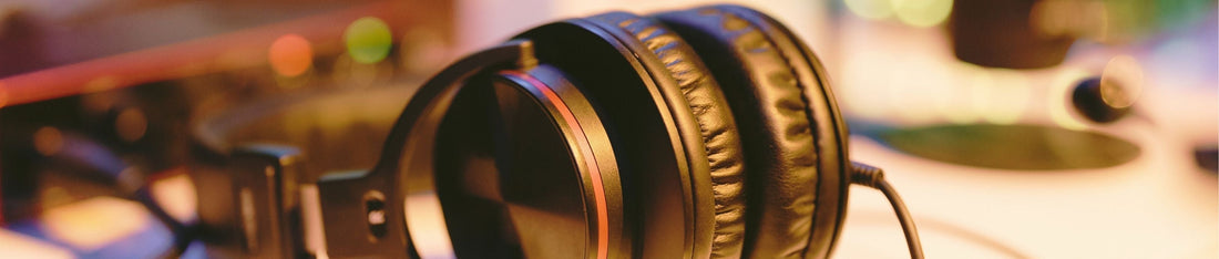 yakın çekim kulak dışı kulaklık