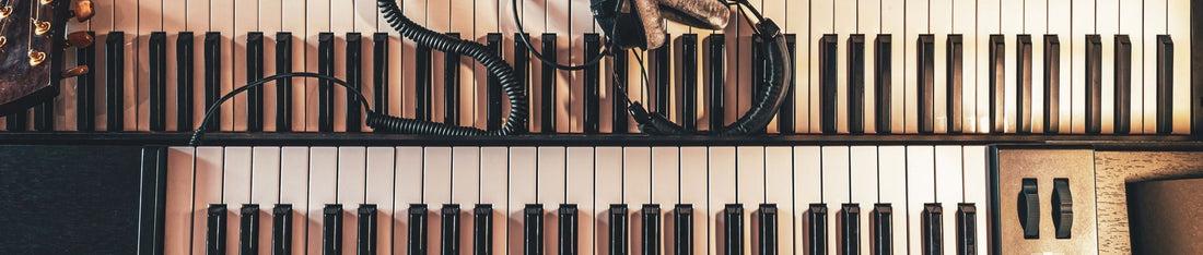 klavyeler ve kulaklık