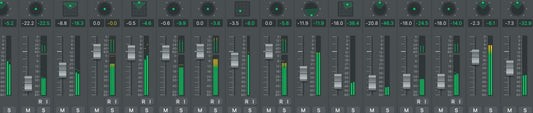 logic pro müzik prodüksiyonu mikser ekran görüntüsü