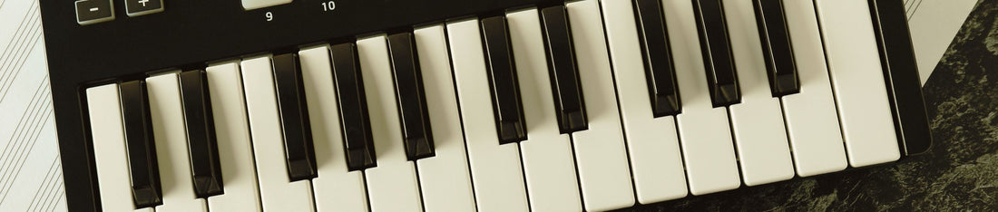 midi klavye yakın çekim görünüm 