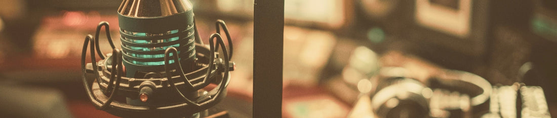 mikrofon yakın çekim, farklı stilde 