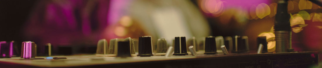 yakın çekim gece konser alanı karanlık ses mikseri görüntüsü