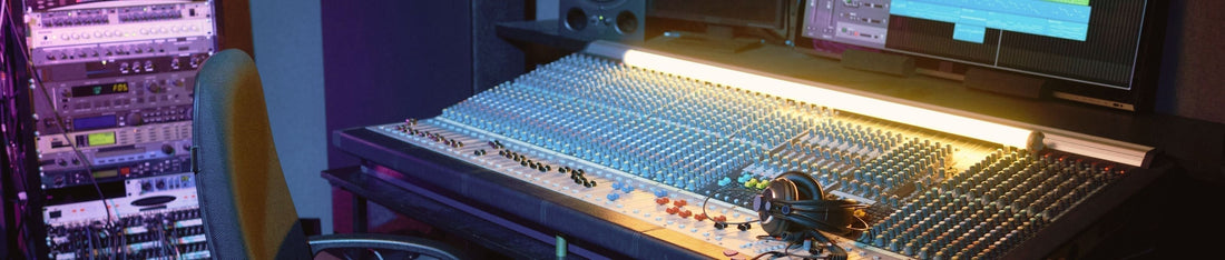 Bilgisayarlı modern kayıt stüdyosu