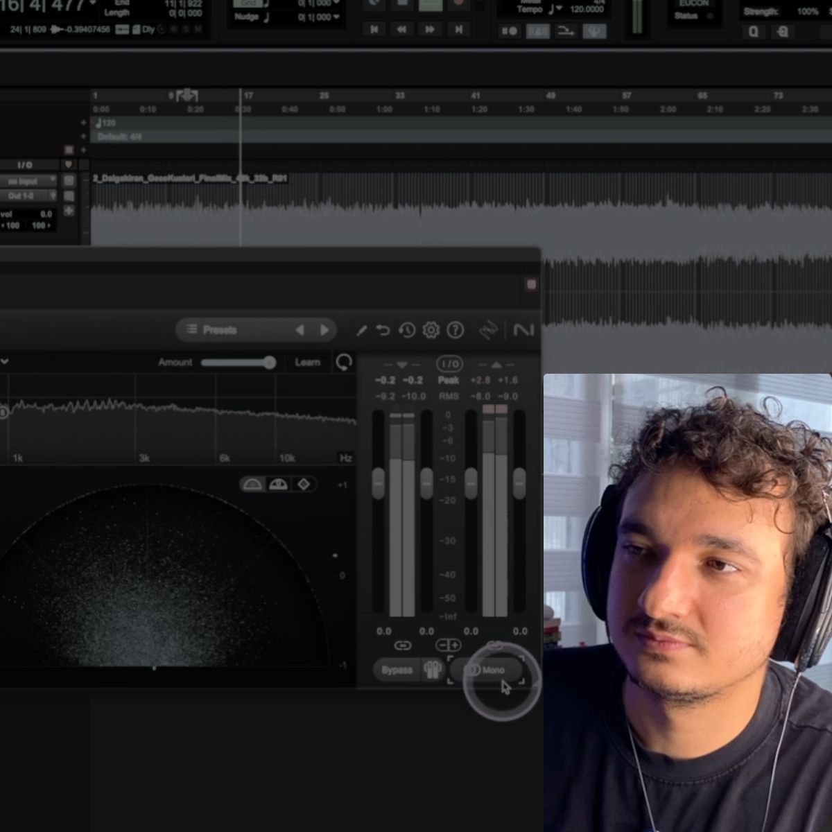 mastering kursu eğitmeni orçun ayata kurstan ekran görüntüsü orçun ve arka planda kulllanılan daw yazılımı